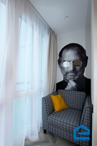 Ремонт квартиры в Перми ЖК Виктория на Революции 21в дизайн-проект кабинет с фотообоями Стив Джобс