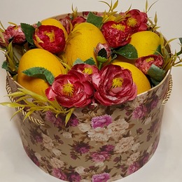 Экзотические фрукты из Таиланда в коробке