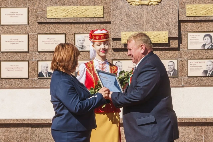 ОАО "Компания "МогНат" в посольстве в Москве