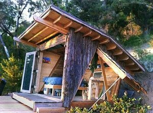 компактный деревянный дом