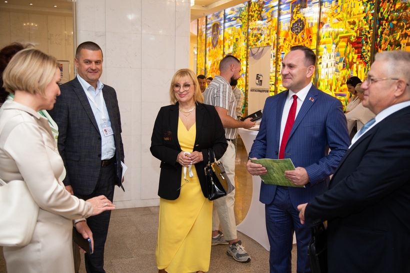 ОАО "Компания "МогНат" в посольстве в Москве
