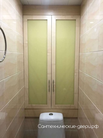 Фотография №11 Двери сантехнические в санузел с цветным стеклом в МДФ профиле над унитазом