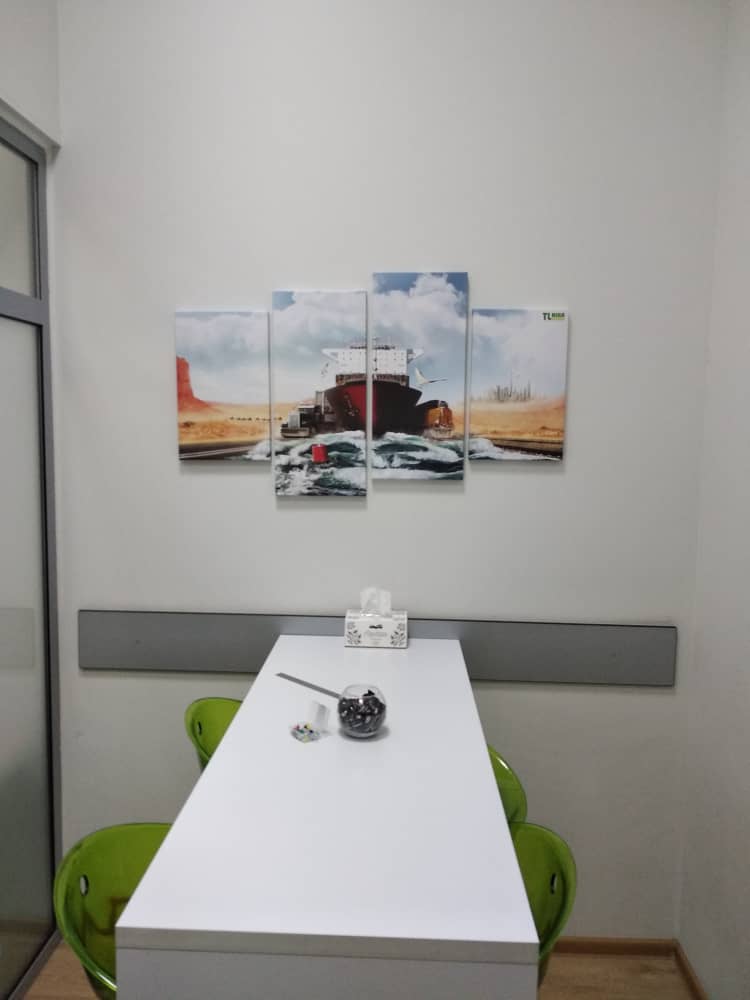 Модульная картина в офисе клиента по Грузоперевозокам