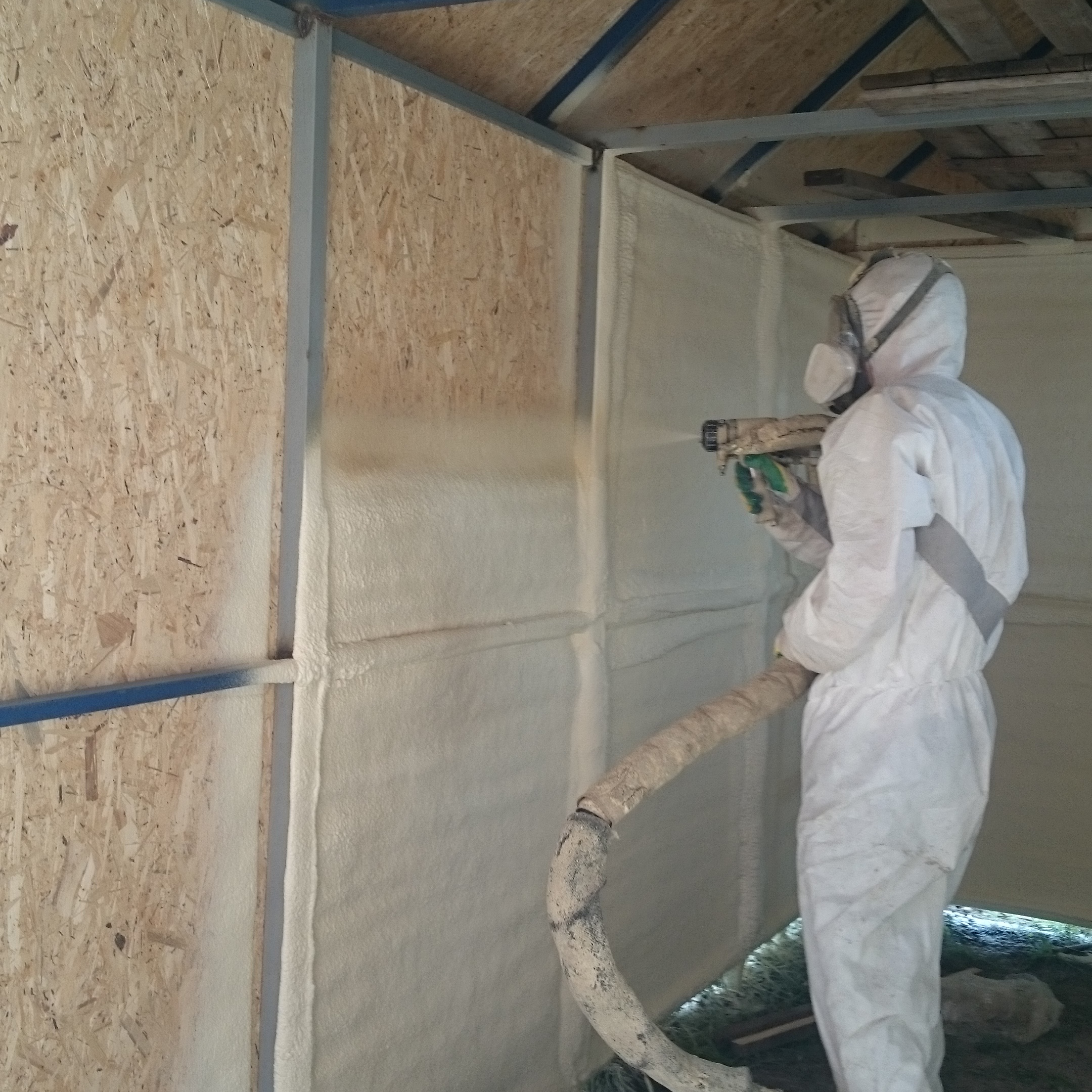 Утепление напылением пенополиуретана
