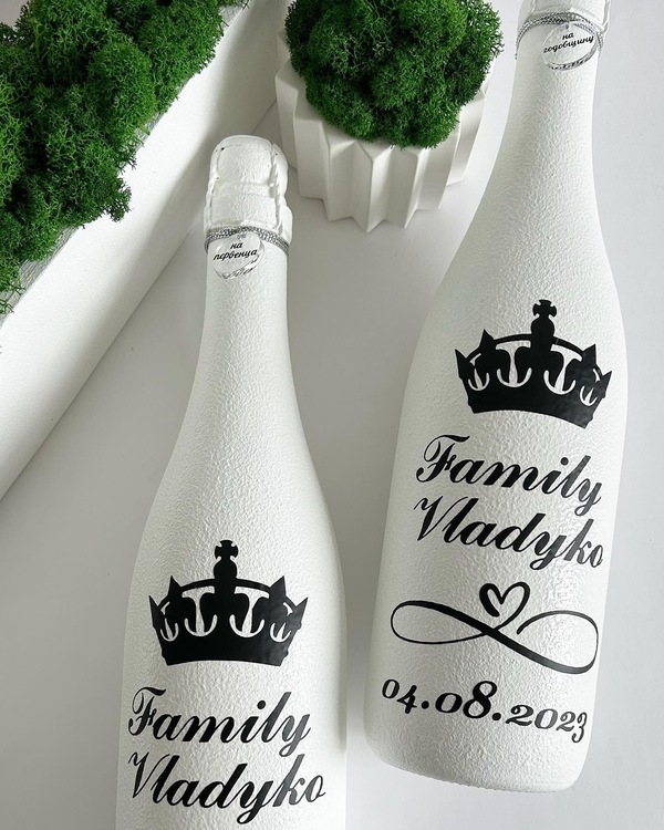 Стильное украшение свадебных бутылок лентами
