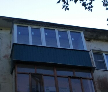 Остекление балкона с внешней отделкой в Пензе