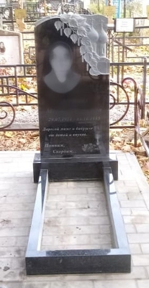гранитный памятник резной храм