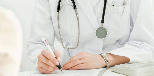 Подробный материал о том, какие нужно сдать анализы крови женщине на гормоны щитовидной железы