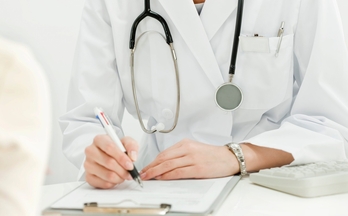 Подробный материал о том, какие нужно сдать анализы крови женщине на гормоны щитовидной железы