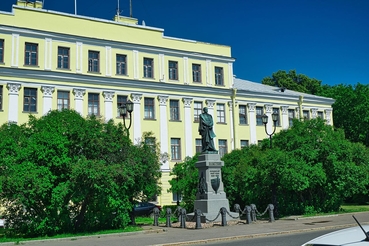на набережной Кронштадта