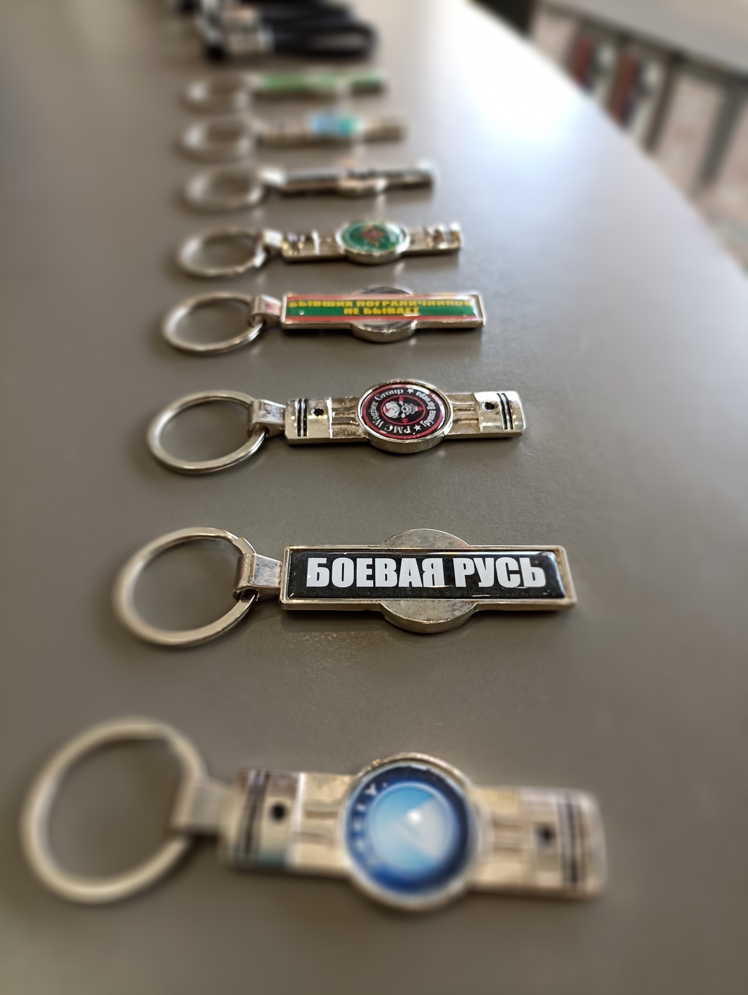 Купить брелок с лого авто
