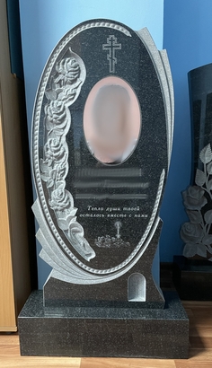резной памятник из гранита