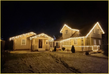 Новогоднее освещение дома в Иркутске