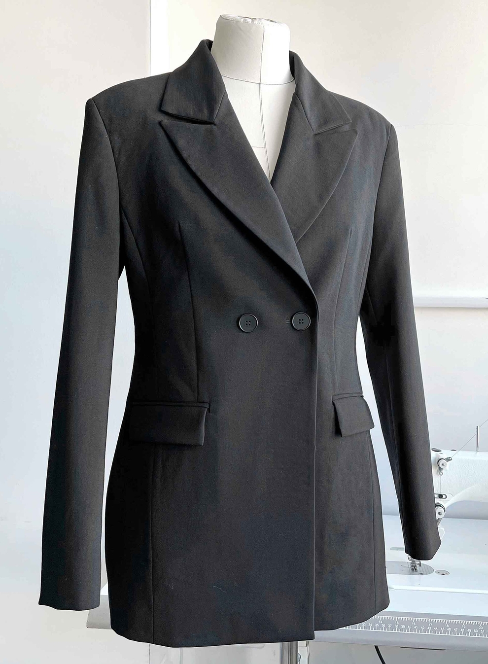 Жакет двубортный черный