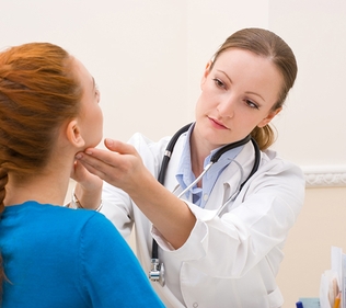 У кого возникают проблемы с щитовидной железой