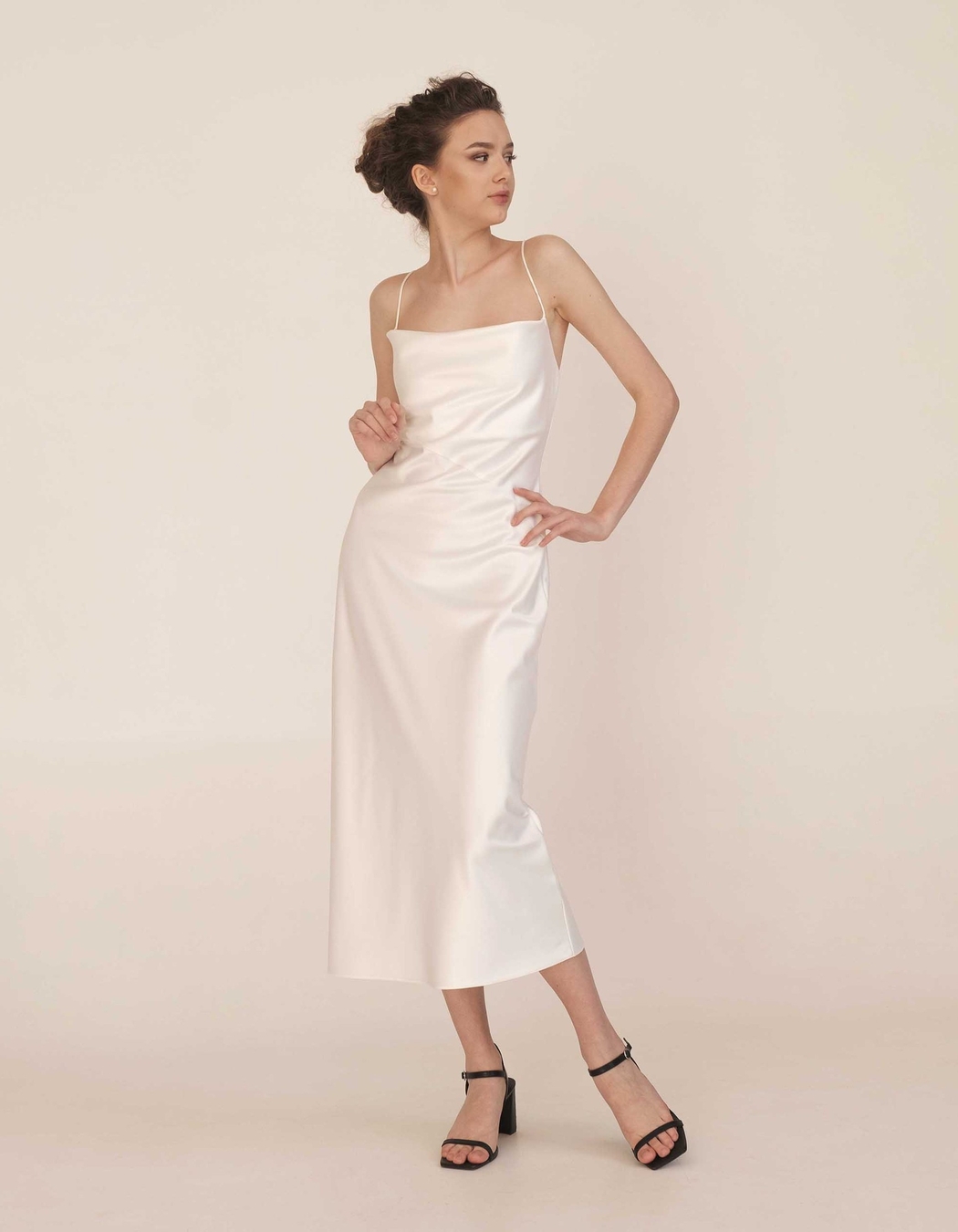 Пошив платья выпускного белого атласного в бельевом стиле на заказ по меркам