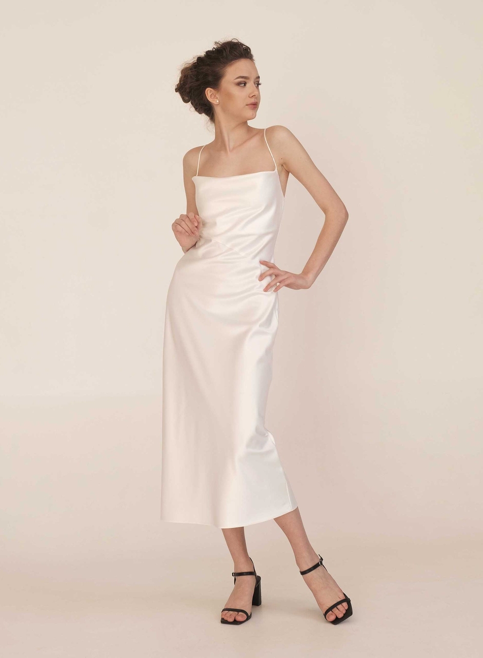 Пошив платья выпускного белого атласного в бельевом стиле на заказ по меркам