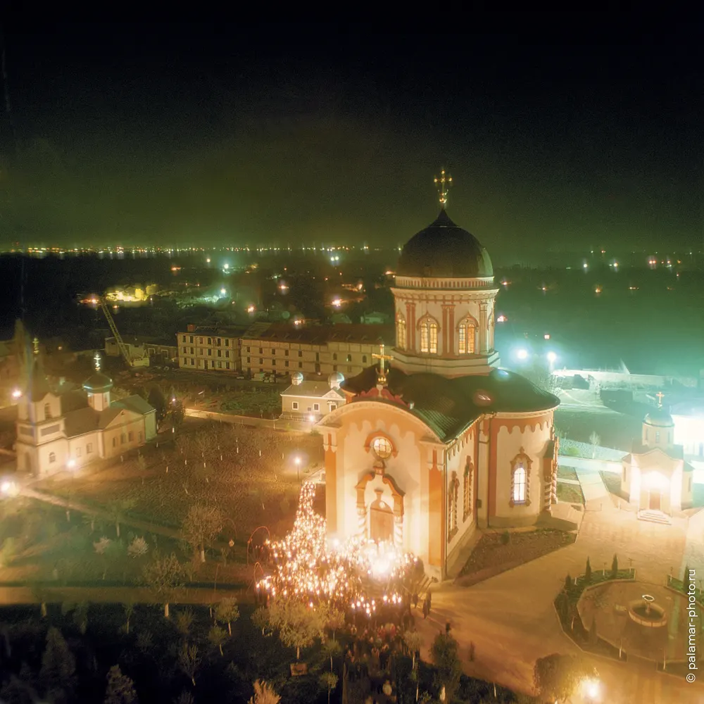 Кицканский Ново-Нямецкий монастырь. Крестных ход. Фото А. Паламаря