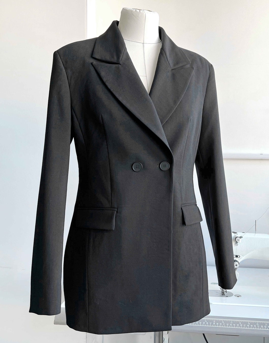 Жакет двубортный черный