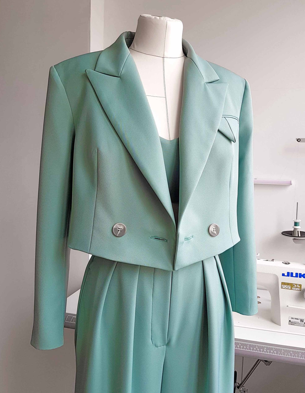 Пошив костюма женского с широкими брюками