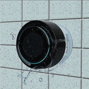 Небольшая колонка, защищённая от воды, для прослушивания музыки