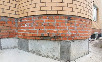 Отделка кирпичного цоколя