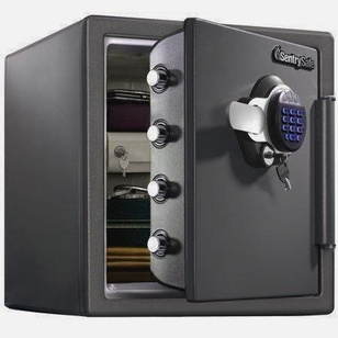 Сейф для ценностей — практичный подарок для спокойствия в новом доме на новоселье