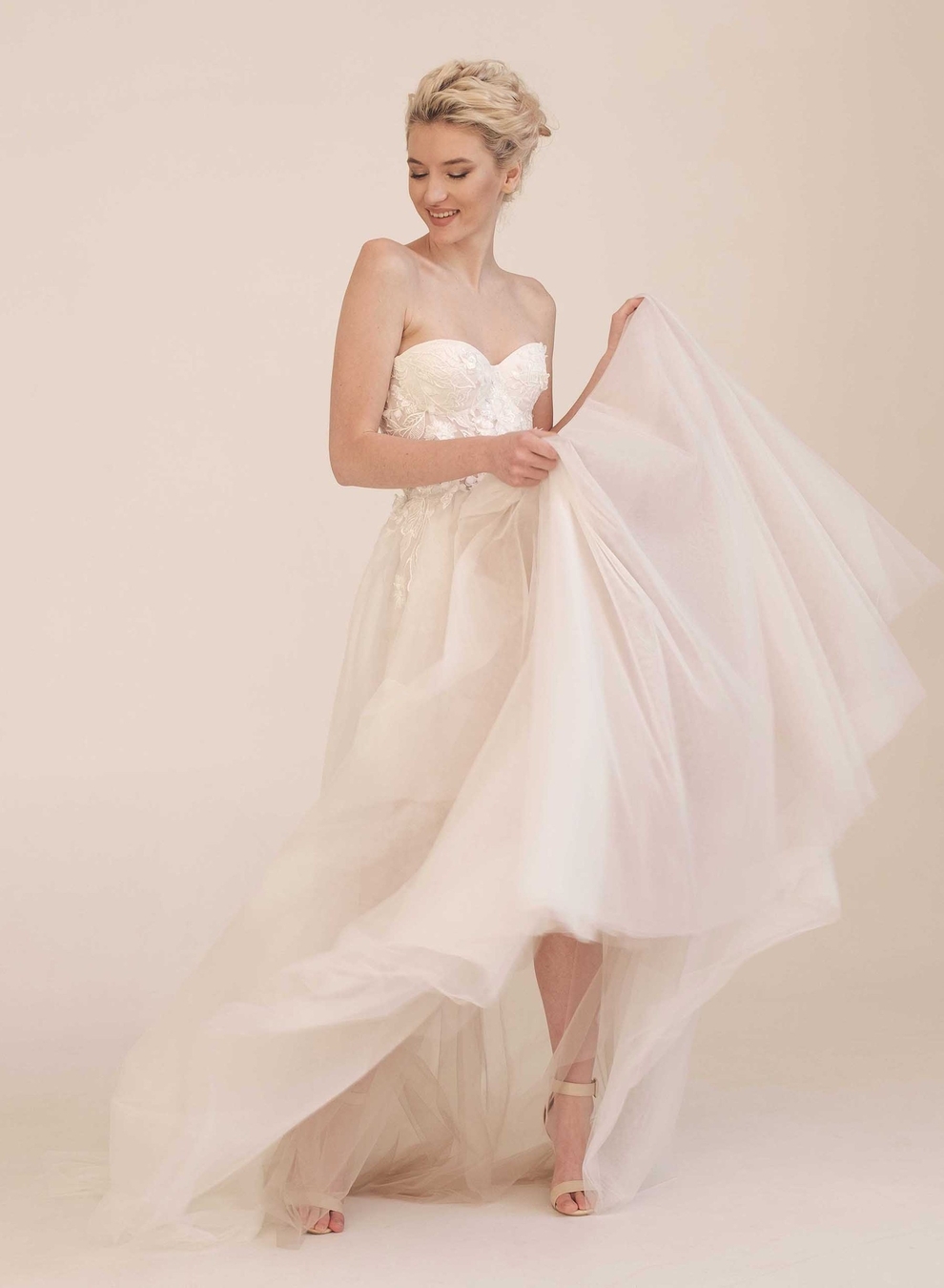 Пошить платье свадебное с пышной юбкой на корсете на заказ по меркам