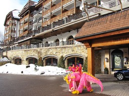 Шоу Дракона на курорте Gstaad Швейцария