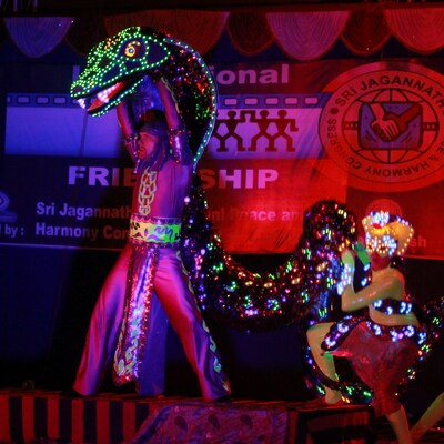 Световое шоу Змея в Пури Индия