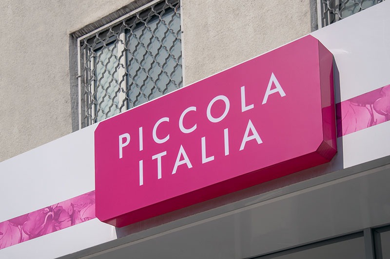  Изготовление световой вывески в виде короба для магазина PICCOLA ITALIA 