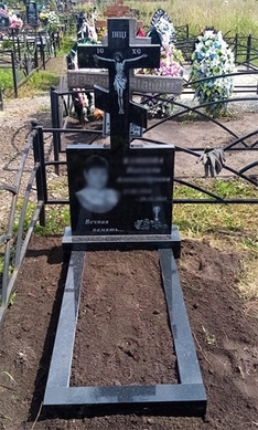 памятник крест из гранита