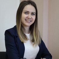 построить квартиру в минске долевое строительство в рассрочку. f. построить квартиру в минске долевое строительство в рассрочку фото. построить квартиру в минске долевое строительство в рассрочку-f. картинка построить квартиру в минске долевое строительство в рассрочку. картинка f. Эксперты говорят, что надо ждать: в ближайшем будущем цены должны упасть. Вот только рамки наступления этих туманных времен никто обозначать не берется. Да и можно ли верить всему, что обещают? Застройщики продолжают держать цены и пока даже не делают подкупающих намеков. С кредитами сейчас тоже сложно: истории о переплатах можно запросто рассказывать у костра посреди темного леса — жутко. Так что если под подушкой не скворчит сочная долларовая котлета, вариантов практически не остается. Для таких людей застройщики предлагают квартиры в рассрочку. Но так ли выгодны эти предложения и сколько придется выкладывать ежемесячно? Посчитаем.