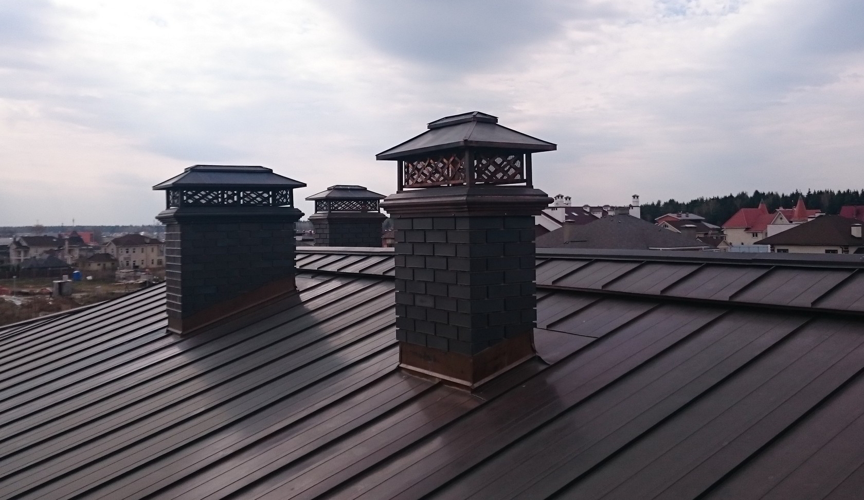 Дымарь на крыше дома