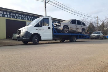 Перевозка аварийного авто в автосервис