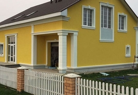 Загородный дом с фасадной штукатуркой Барашек