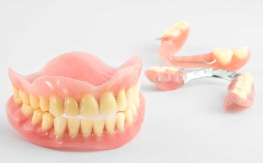 зуб протезирование