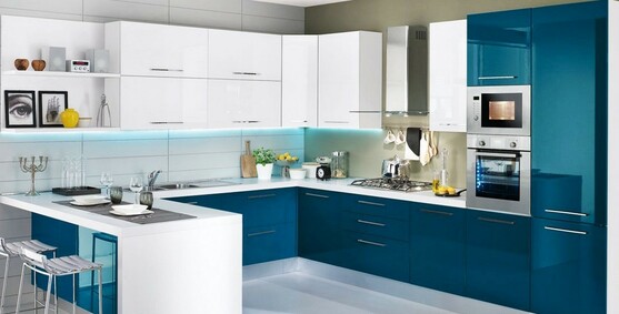 Кухни с Акриловыми фасадами, кухни проша, голубая кухня купить в спб, белый верх голубой низ, кухня с синими фасадами, современный стиль кухни