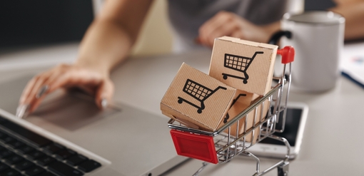 Подробный материал о том, какие нужно сдать анализы крови женщине на гормоны щитовидной железы