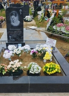 гранитный цоколь на месте захоронения