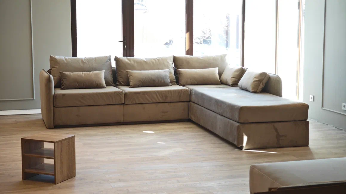 Современный угловой диван под заказ от мебельной фабрики