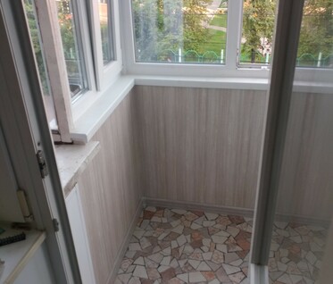Остекление балкона с внутренней отделкой в Пензе