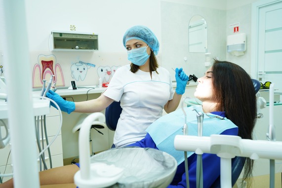 Стоматологическая клиника Праксис с 10 летним опытом работы решает проблемы любой сложности в полости рта