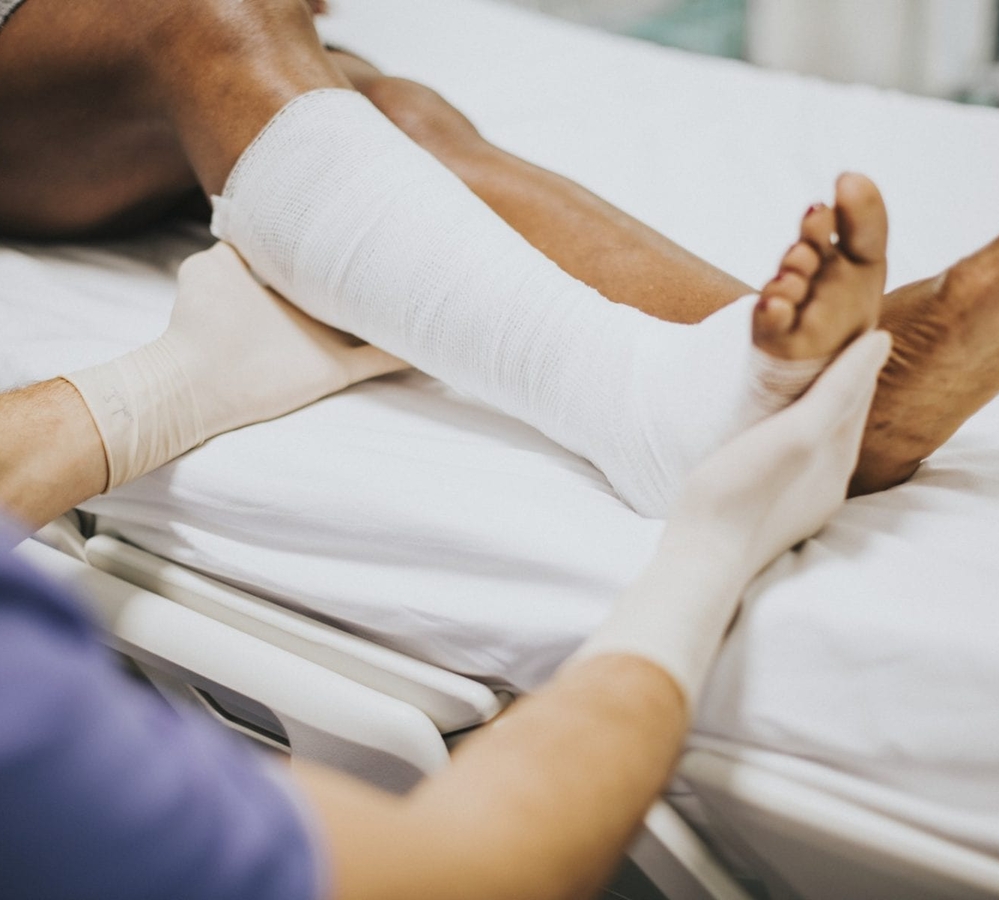 Уход за людьми после переломов и травм в Луганске