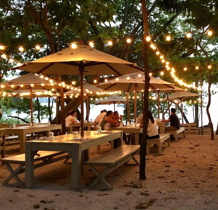 подсветка летнего кафе на открытом пространстве