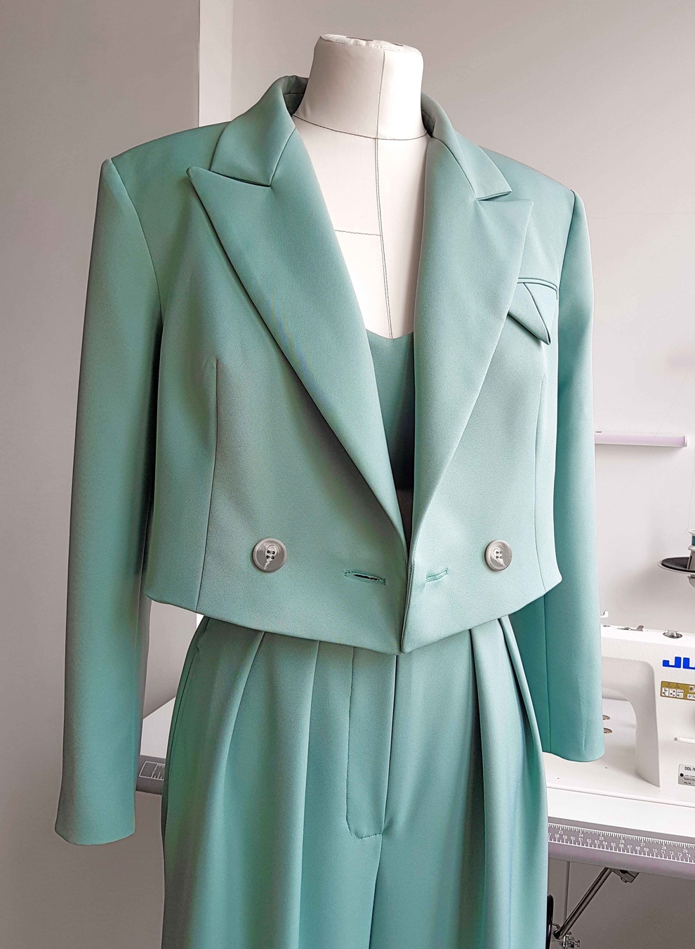 Пошив костюма женского с широкими брюками