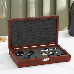 Аксессуары для вина — подарок для друзей или коллег на юбилей