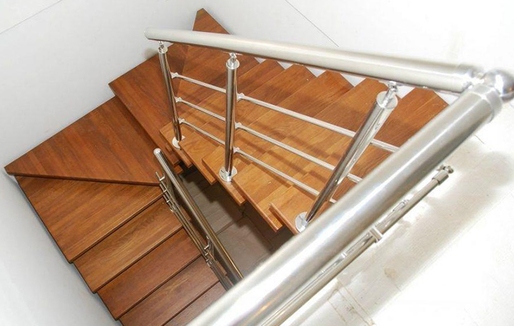 Преимущества металлических лестниц