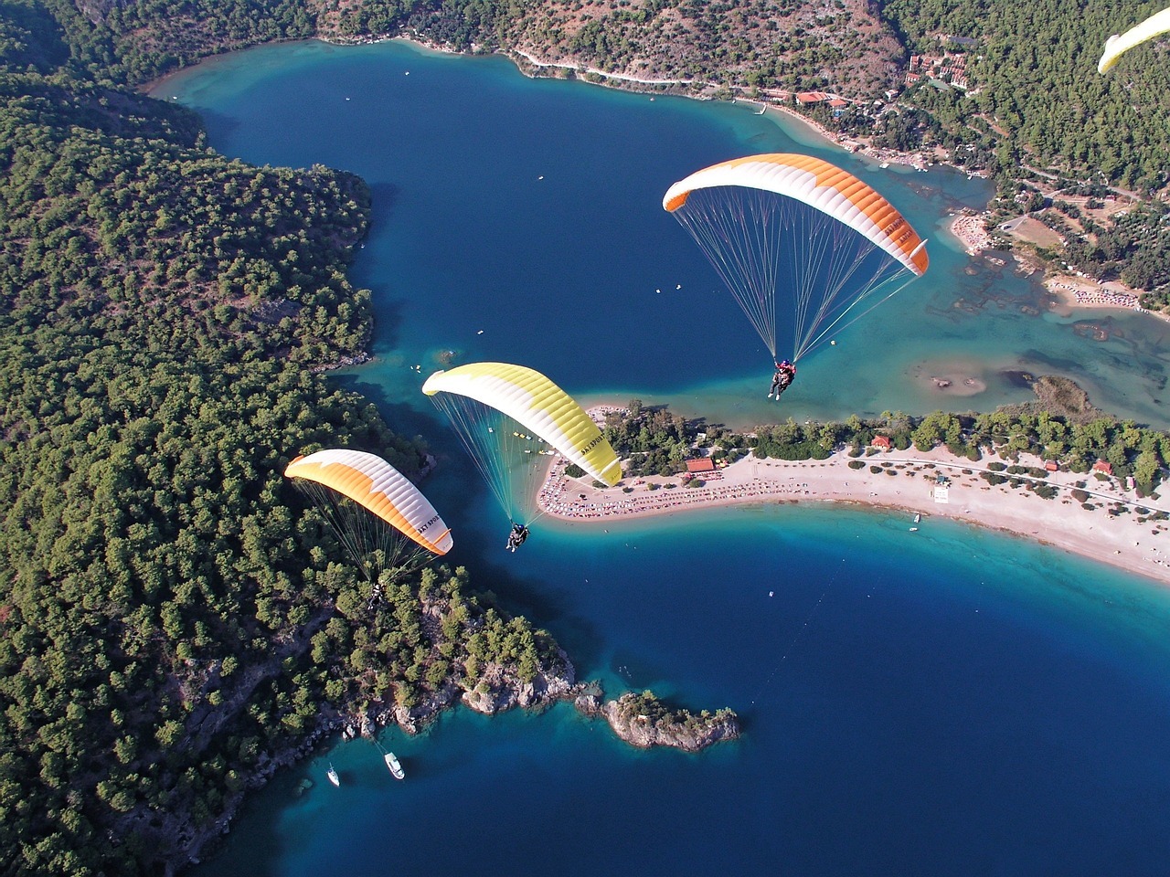 Oludeniz beach paragliding service