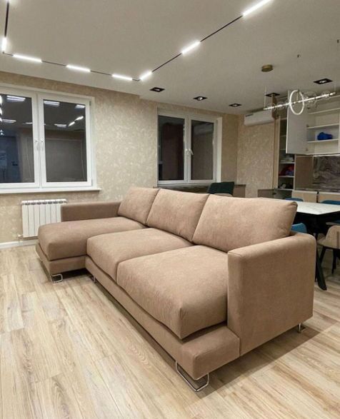 Современный диван с оттоманкой 